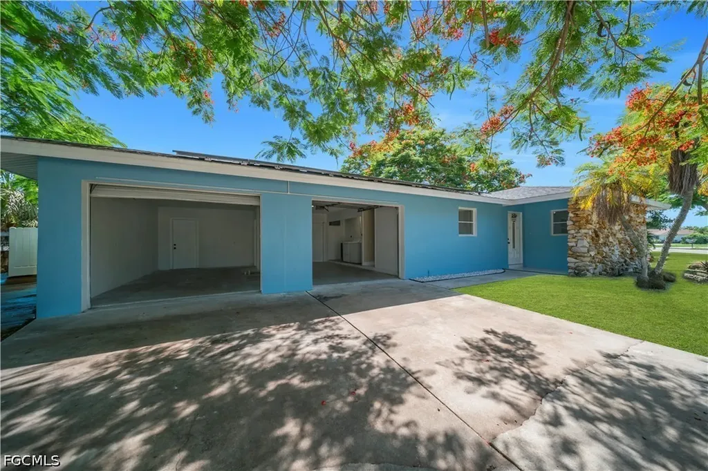 139 E Lake Drive Lehigh Acres FL 33936