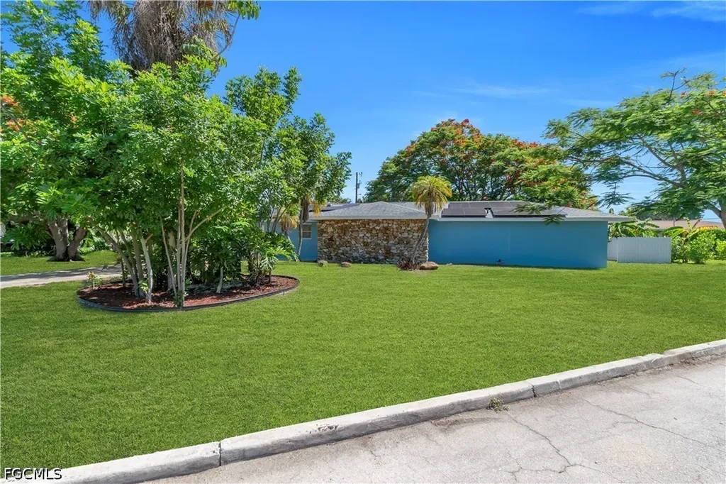 139 E Lake Drive Lehigh Acres FL 33936