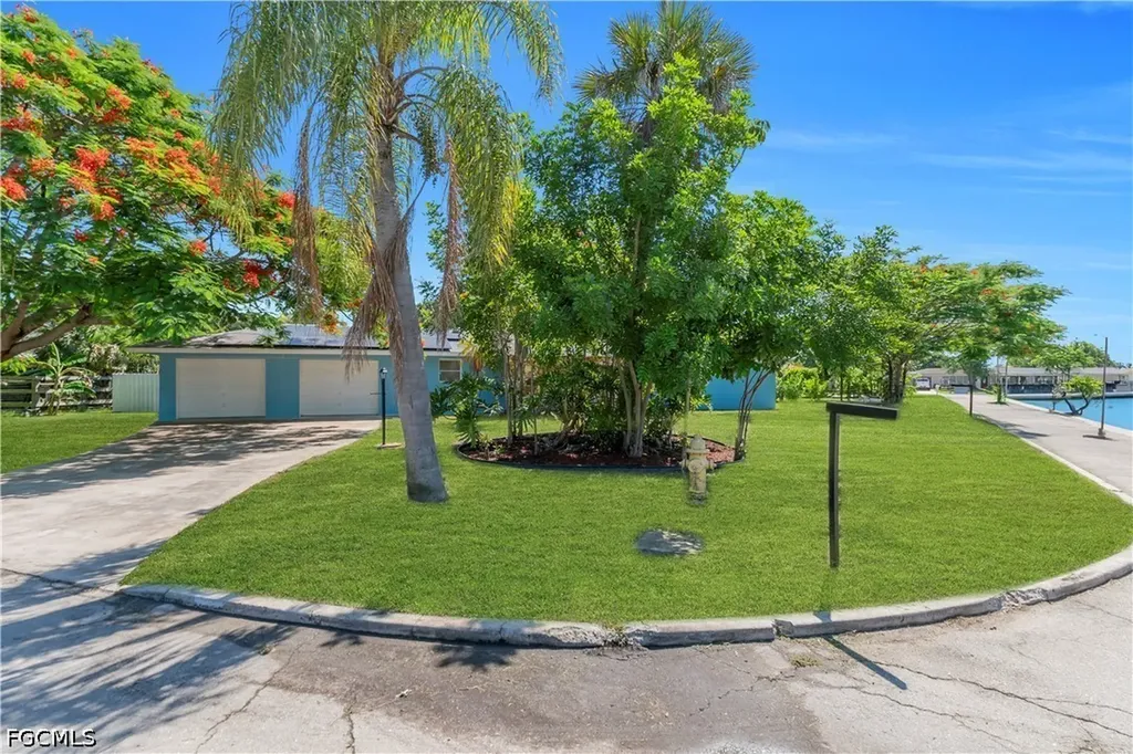139 E Lake Drive Lehigh Acres FL 33936