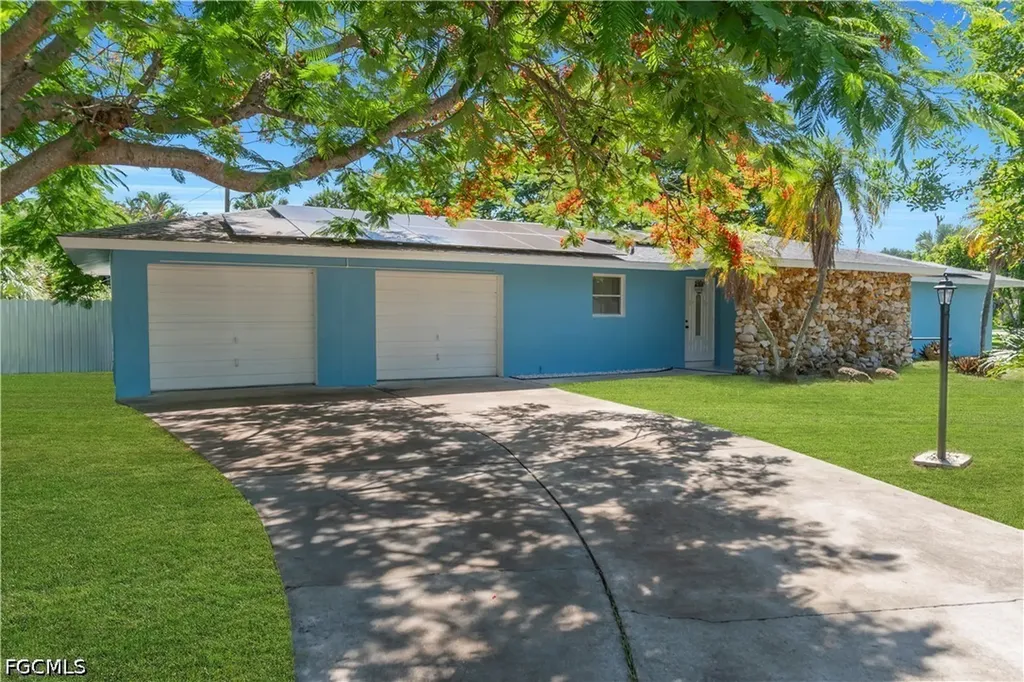 139 E Lake Drive Lehigh Acres FL 33936