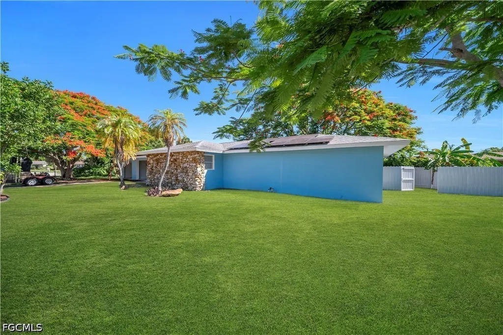 139 E Lake Drive Lehigh Acres FL 33936