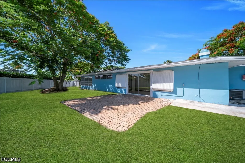 139 E Lake Drive Lehigh Acres FL 33936