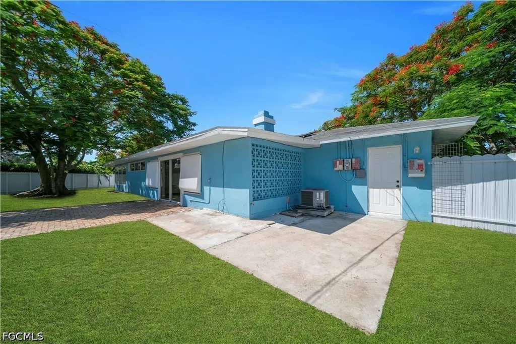 139 E Lake Drive Lehigh Acres FL 33936