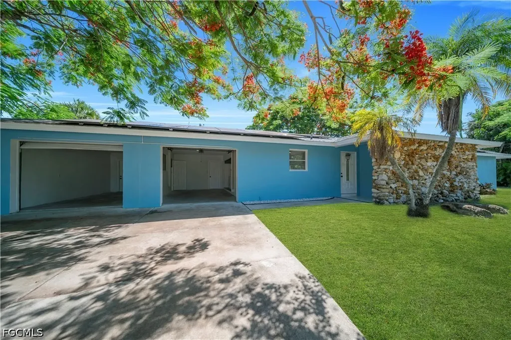 139 E Lake Drive Lehigh Acres FL 33936