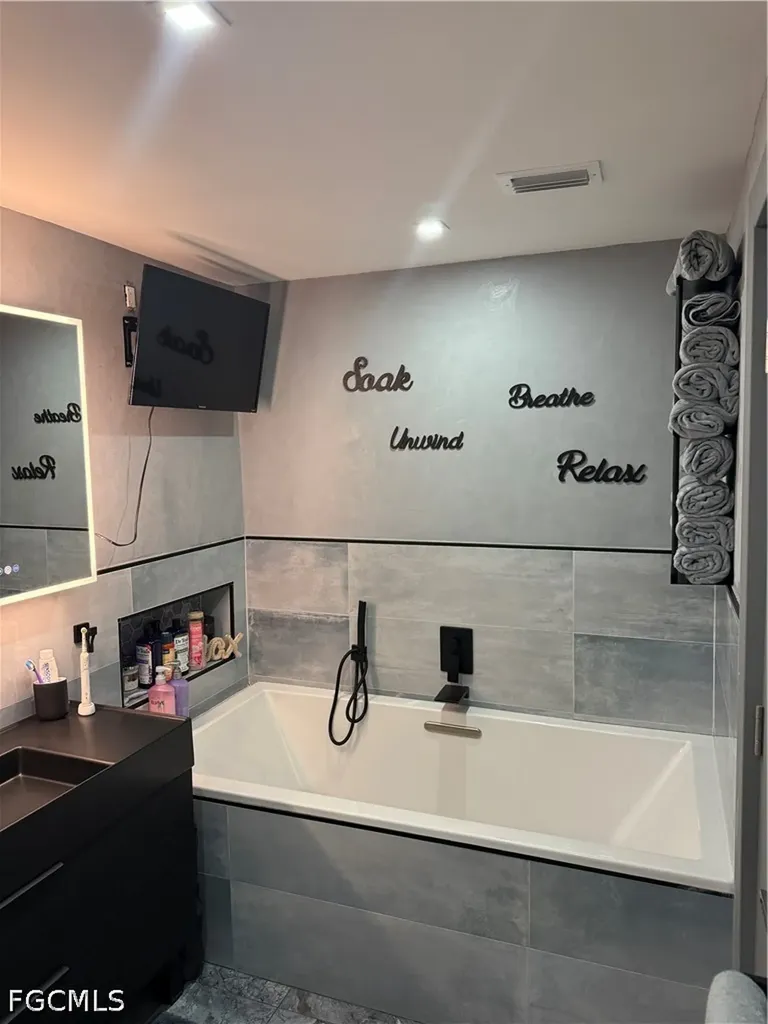 122 E North Shore Avenue North Fort Myers FL 33917