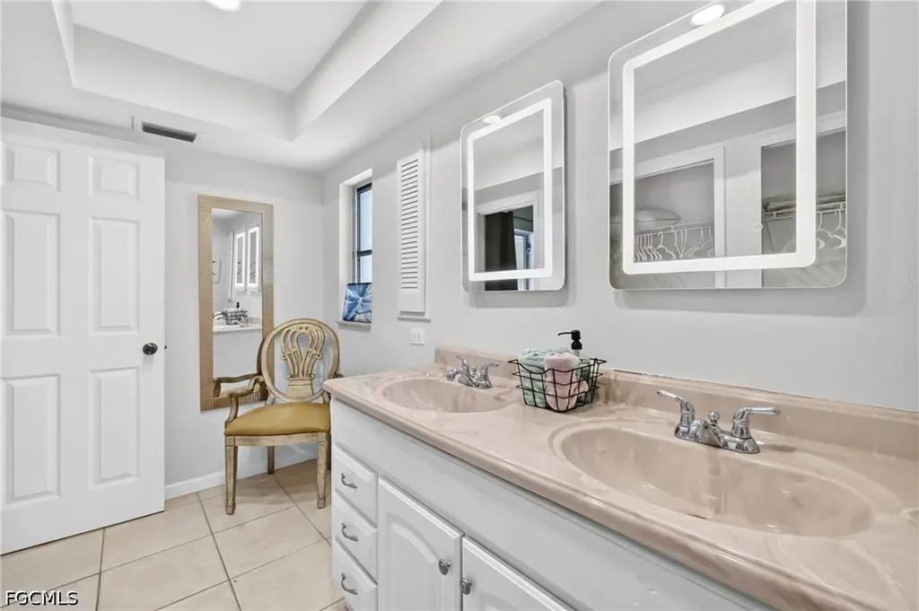3937 SE 9th Court Cape Coral FL 33904