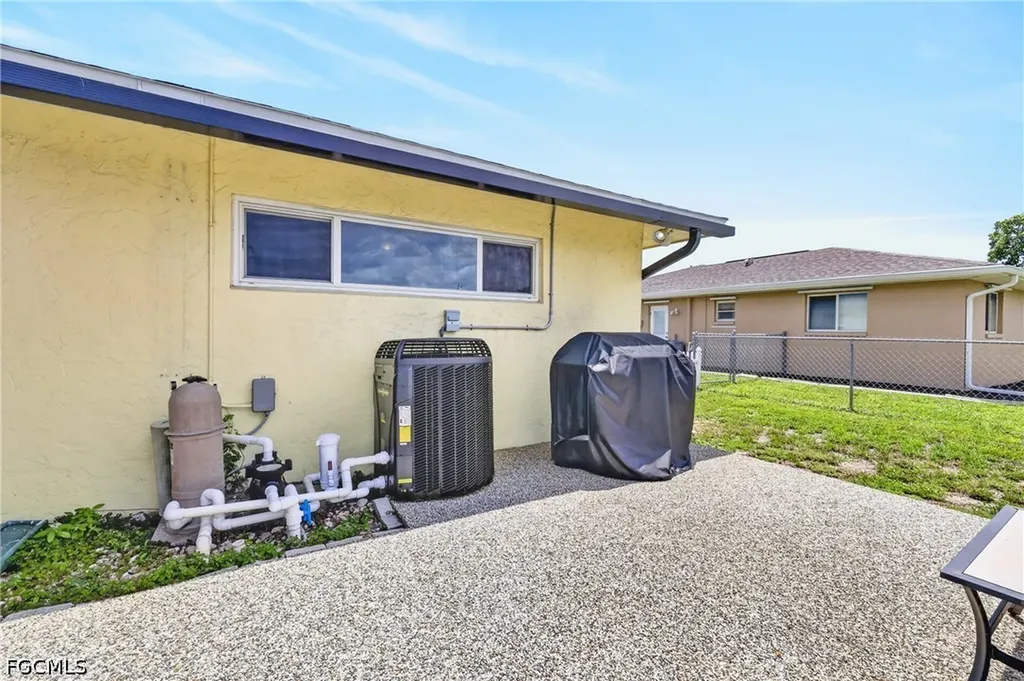 3937 SE 9th Court Cape Coral FL 33904