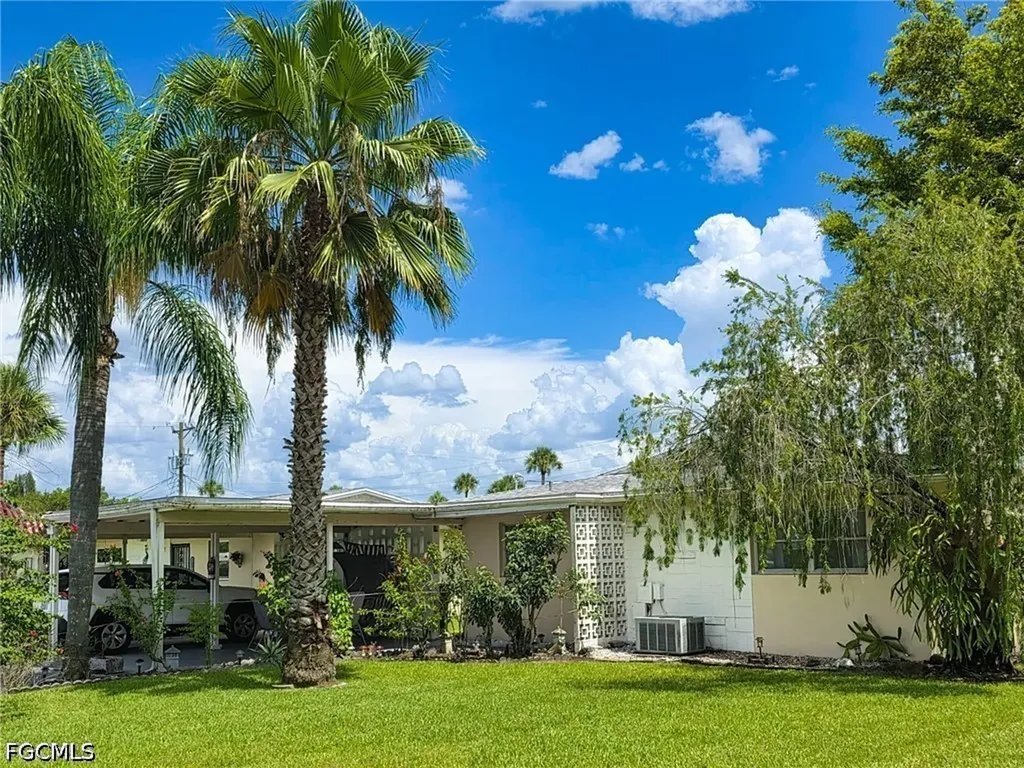 2214 Gladiola Drive Lehigh Acres FL 33936