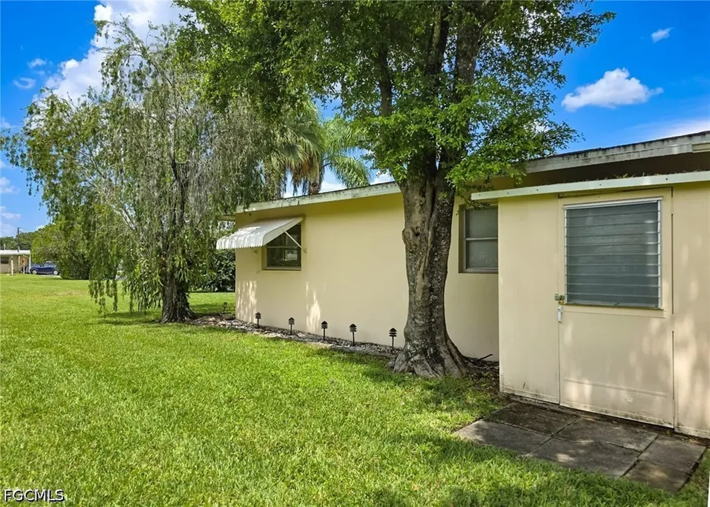 2214 Gladiola Drive Lehigh Acres FL 33936