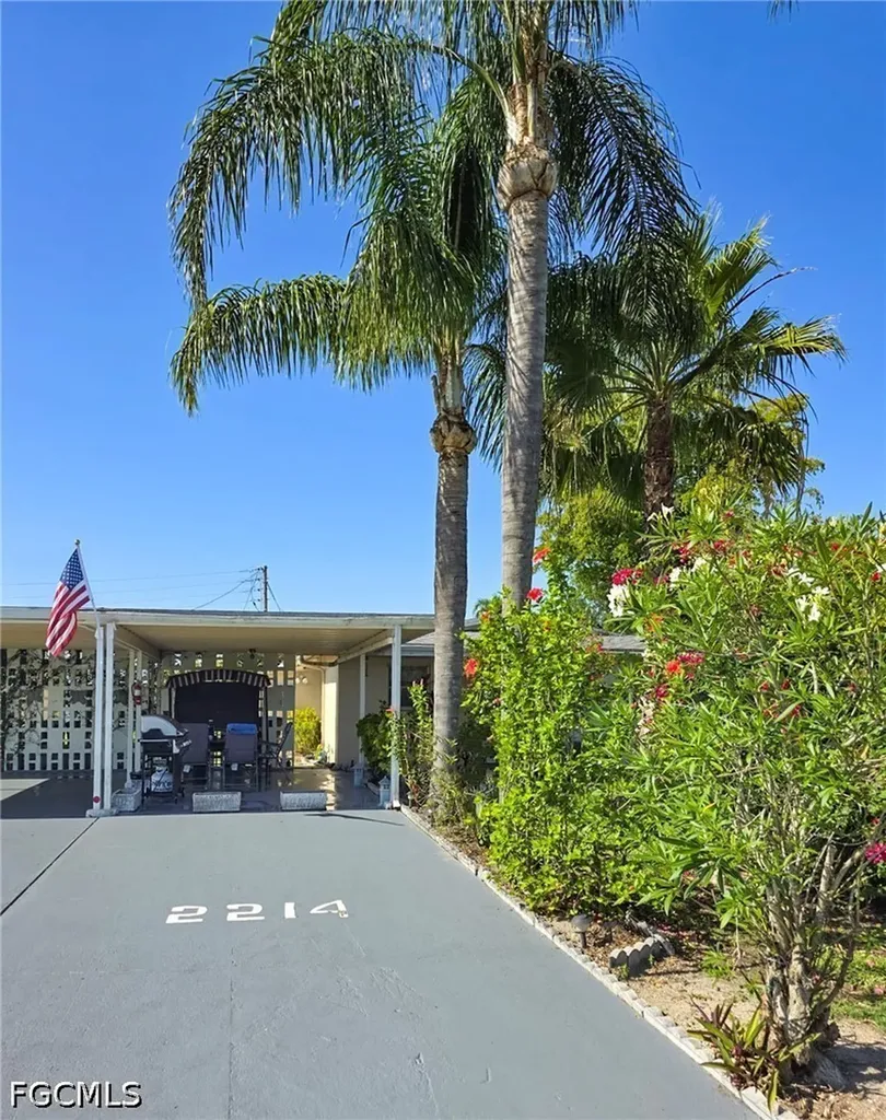 2214 Gladiola Drive Lehigh Acres FL 33936