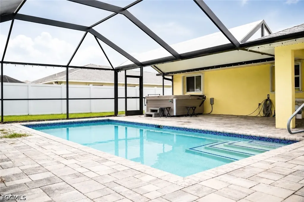 1422 SE 18th Street Cape Coral FL 33990