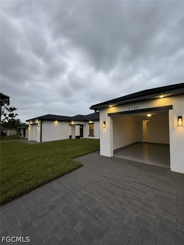 4733-4735 24th Street SW Lehigh Acres FL 33973
