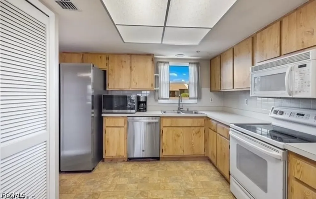 15390 Moonraker Court North Fort Myers FL 33917