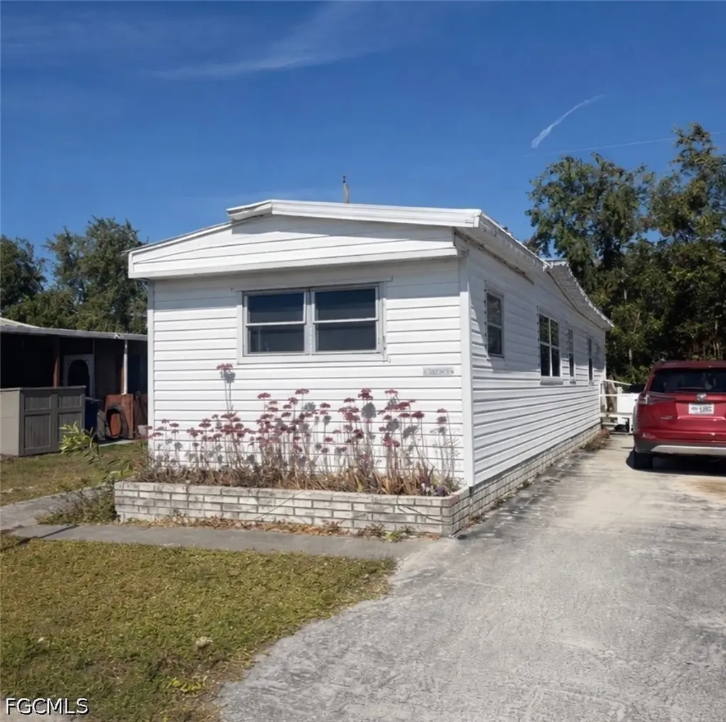 11090 Ballweg Lane Fort Myers FL 33908