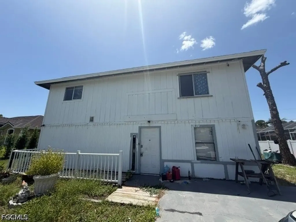 8096 Albatross Road Fort Myers FL 33967