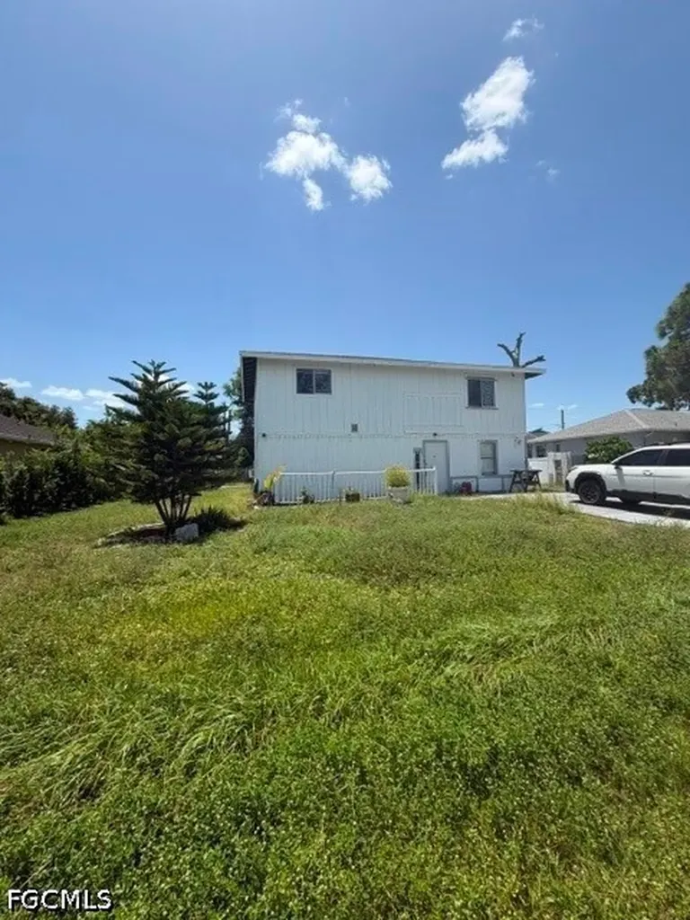 8096 Albatross Road Fort Myers FL 33967