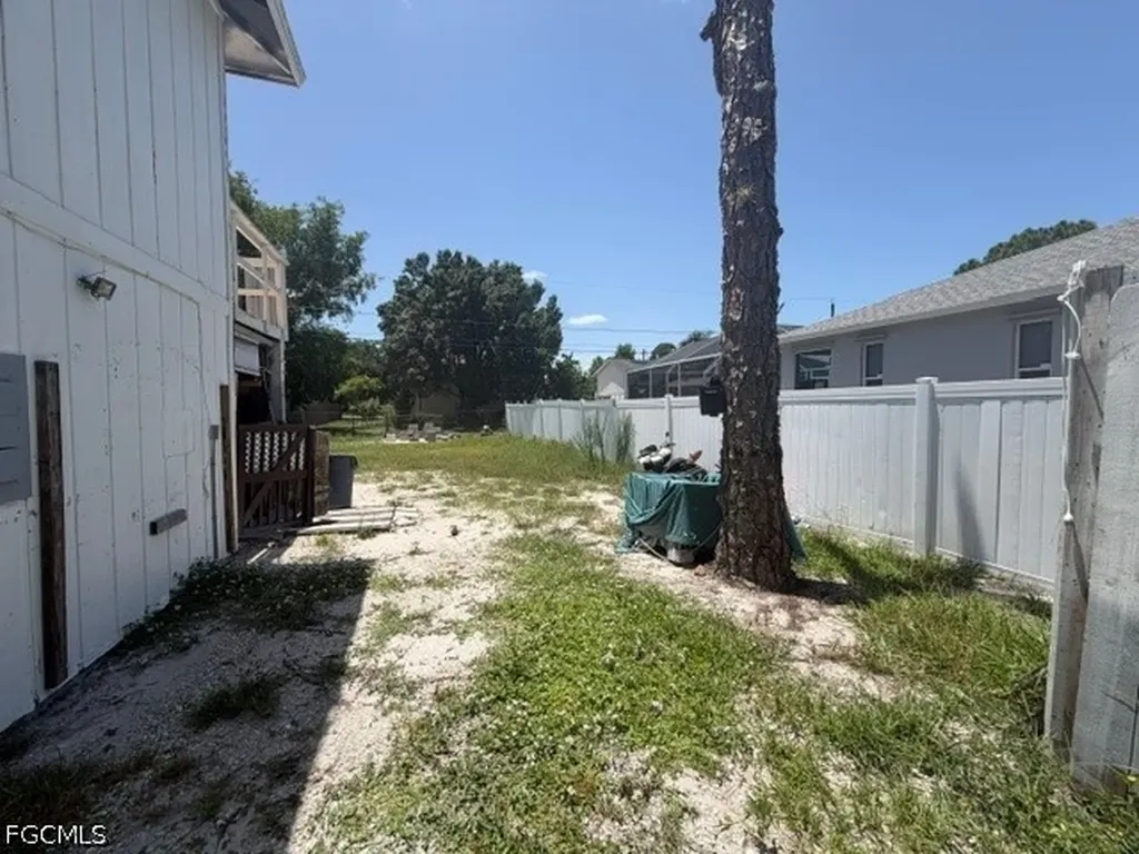 8096 Albatross Road Fort Myers FL 33967