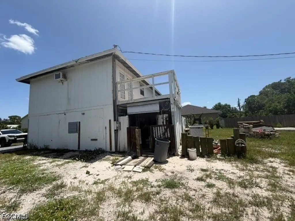8096 Albatross Road Fort Myers FL 33967