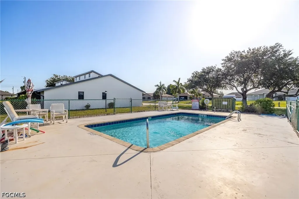 3742 SW 8th Court Cape Coral FL 33914