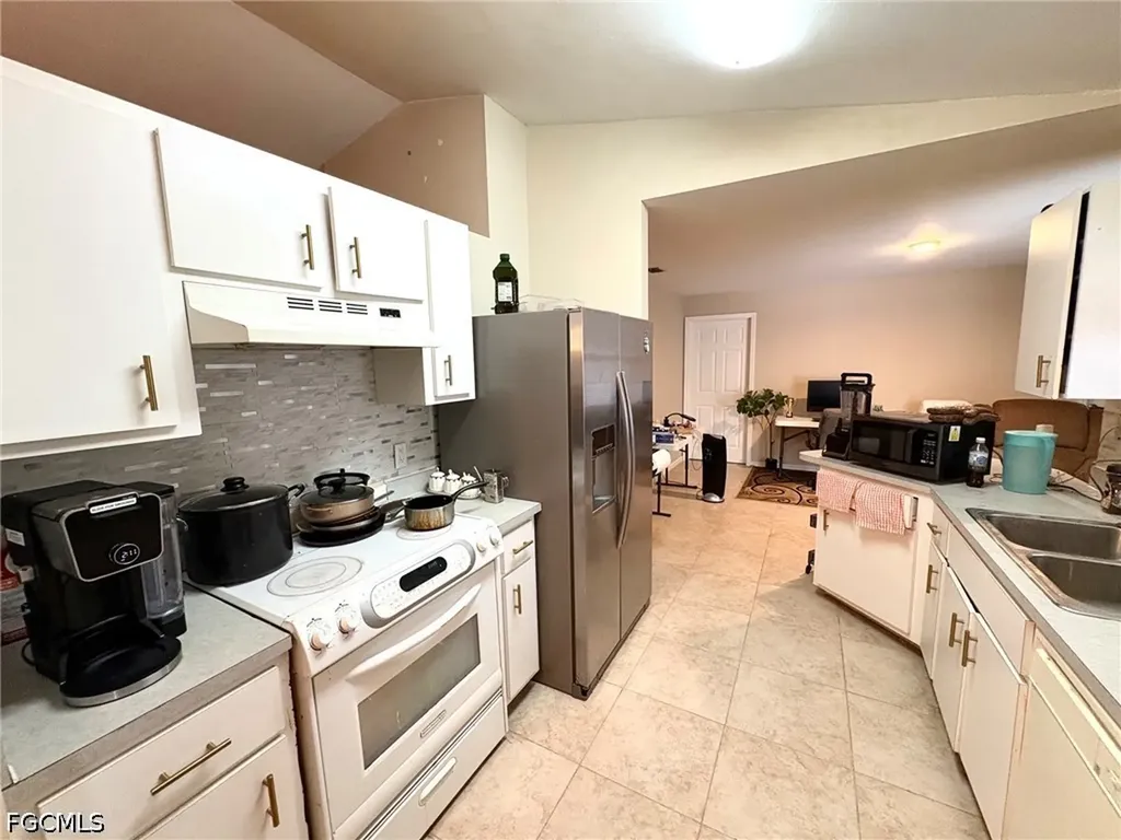 1326 NE 1st Avenue Cape Coral FL 33909