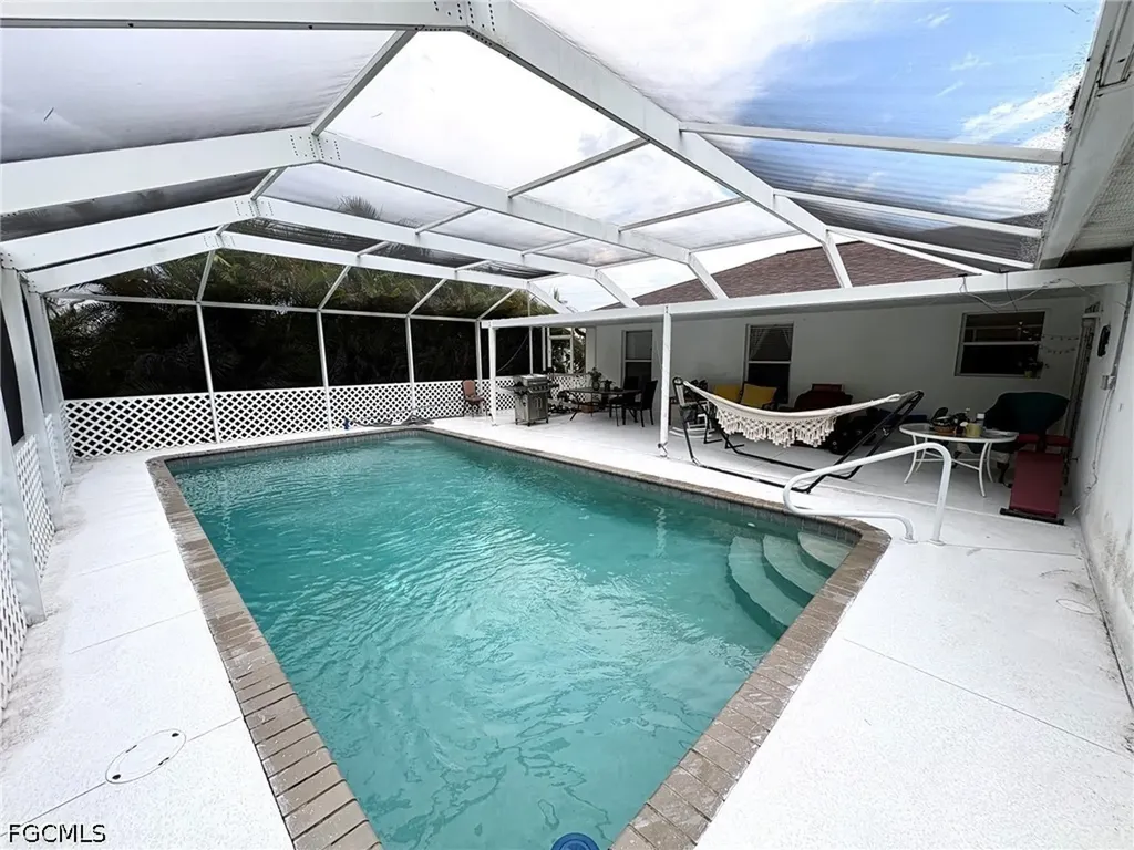 1326 NE 1st Avenue Cape Coral FL 33909
