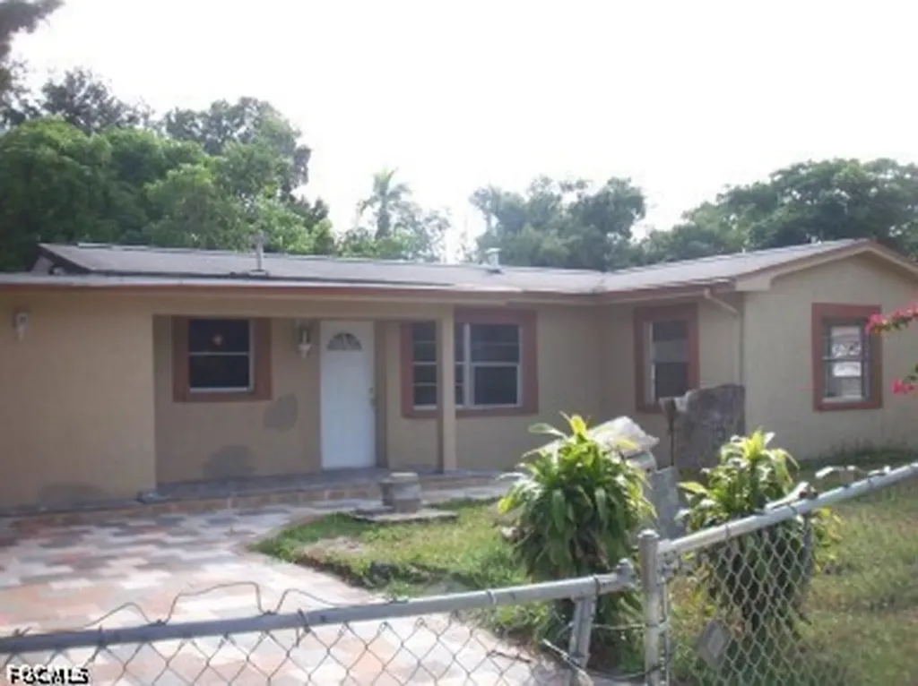 2931 Grand Avenue Fort Myers FL 33901