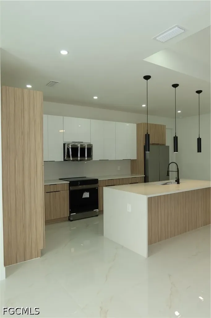 3023 SW 15th Avenue Cape Coral FL 33914