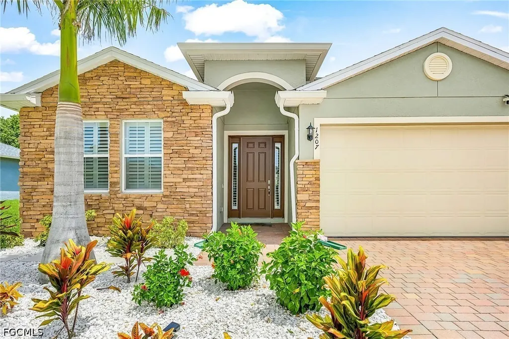 1207 NW 4th Street Cape Coral FL 33993