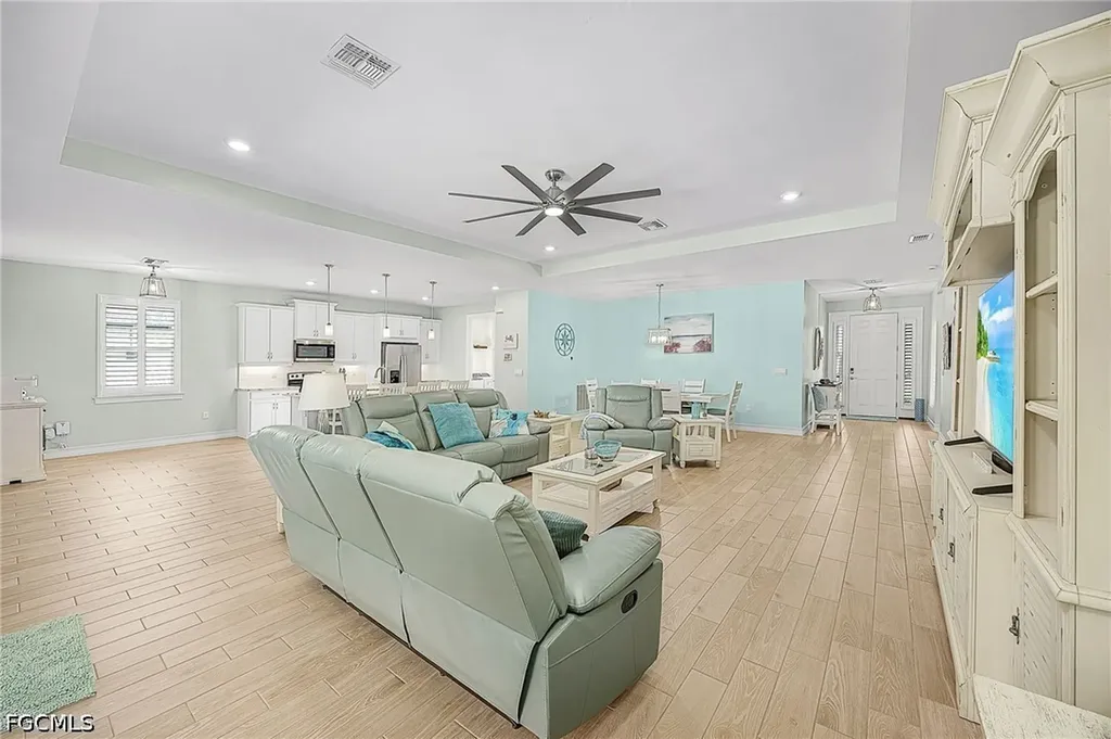1207 NW 4th Street Cape Coral FL 33993