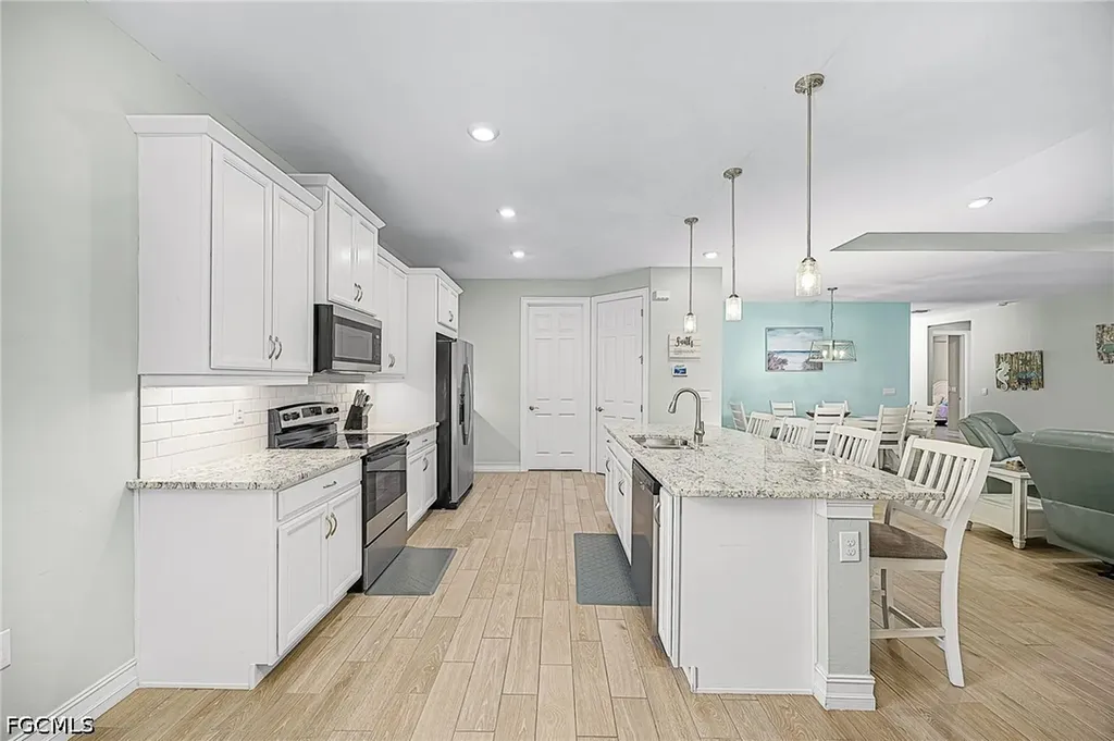 1207 NW 4th Street Cape Coral FL 33993