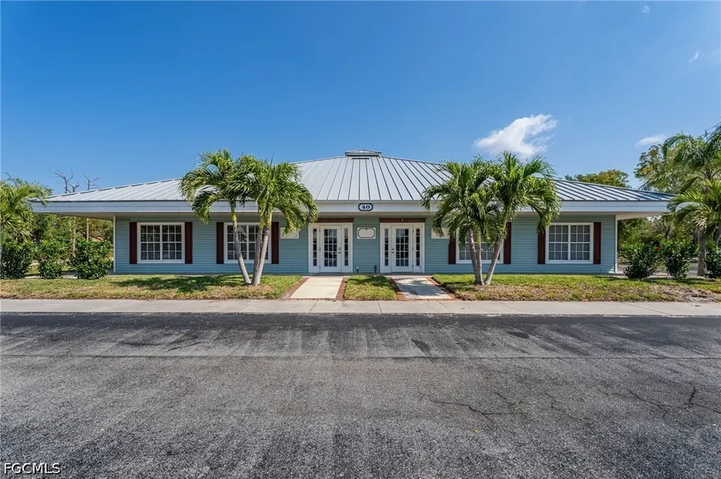 40 Barkley Circle Fort Myers FL 33919