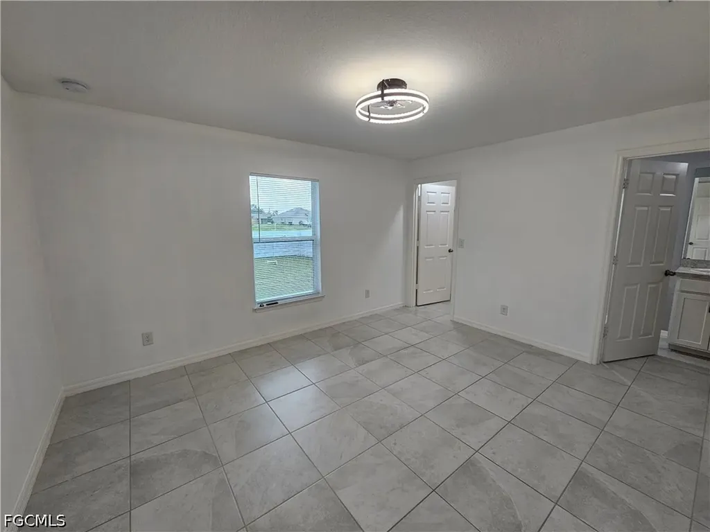 2523 NE 6th Place Cape Coral FL 33909