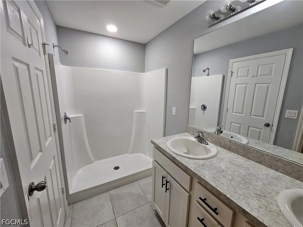 2523 NE 6th Place Cape Coral FL 33909