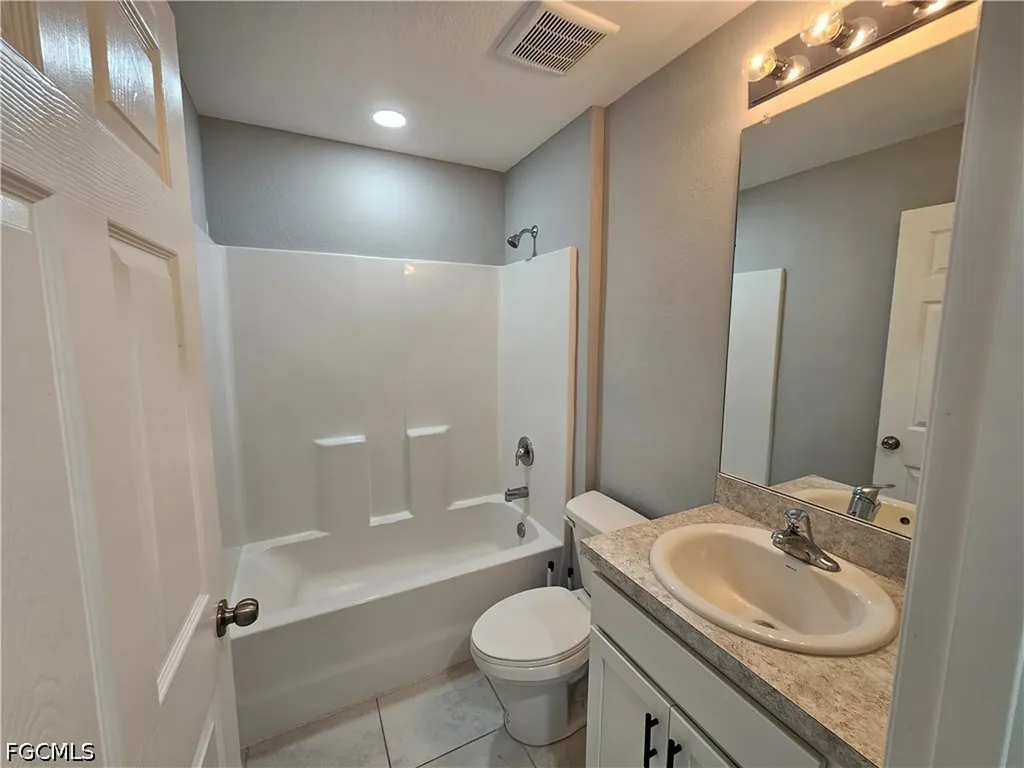 2523 NE 6th Place Cape Coral FL 33909