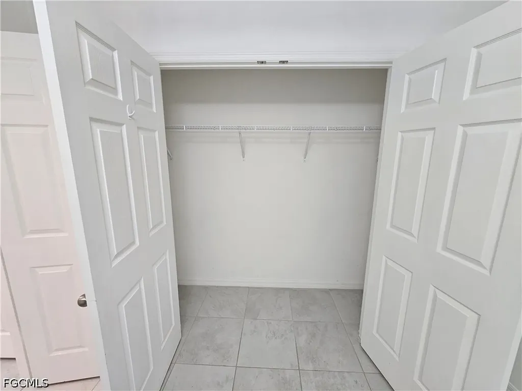 2523 NE 6th Place Cape Coral FL 33909