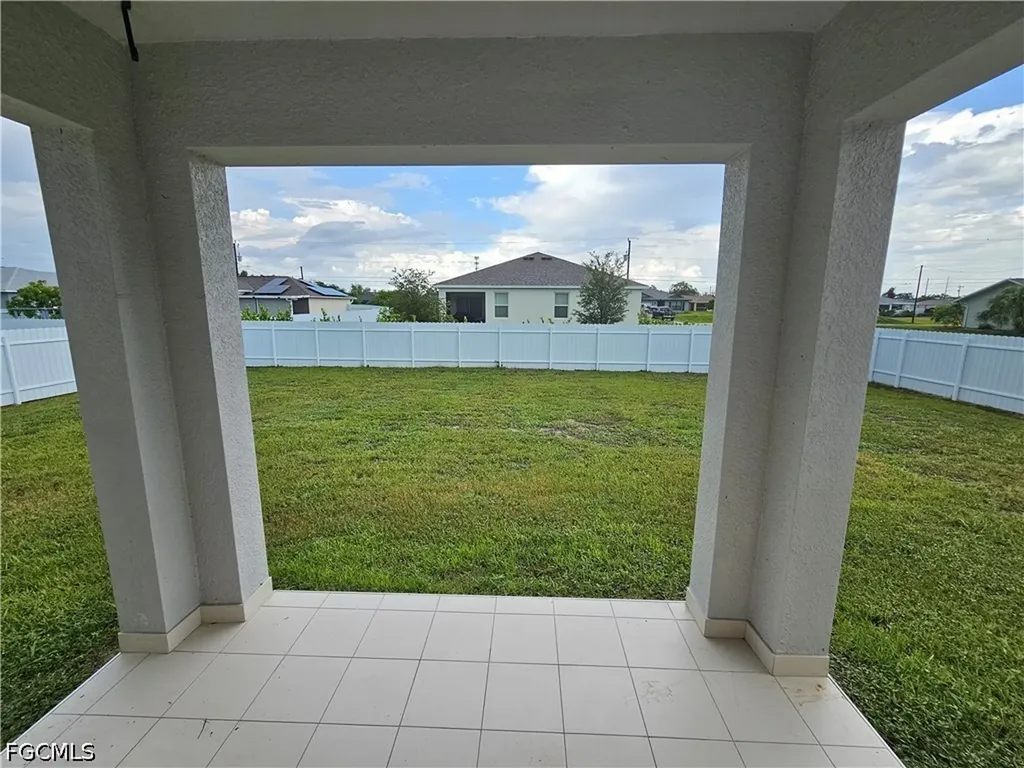 2523 NE 6th Place Cape Coral FL 33909