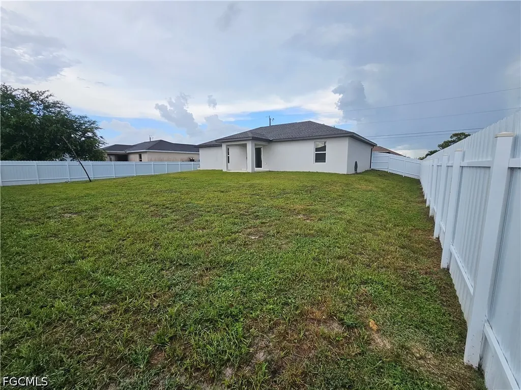 2523 NE 6th Place Cape Coral FL 33909