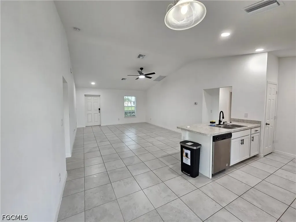 2523 NE 6th Place Cape Coral FL 33909