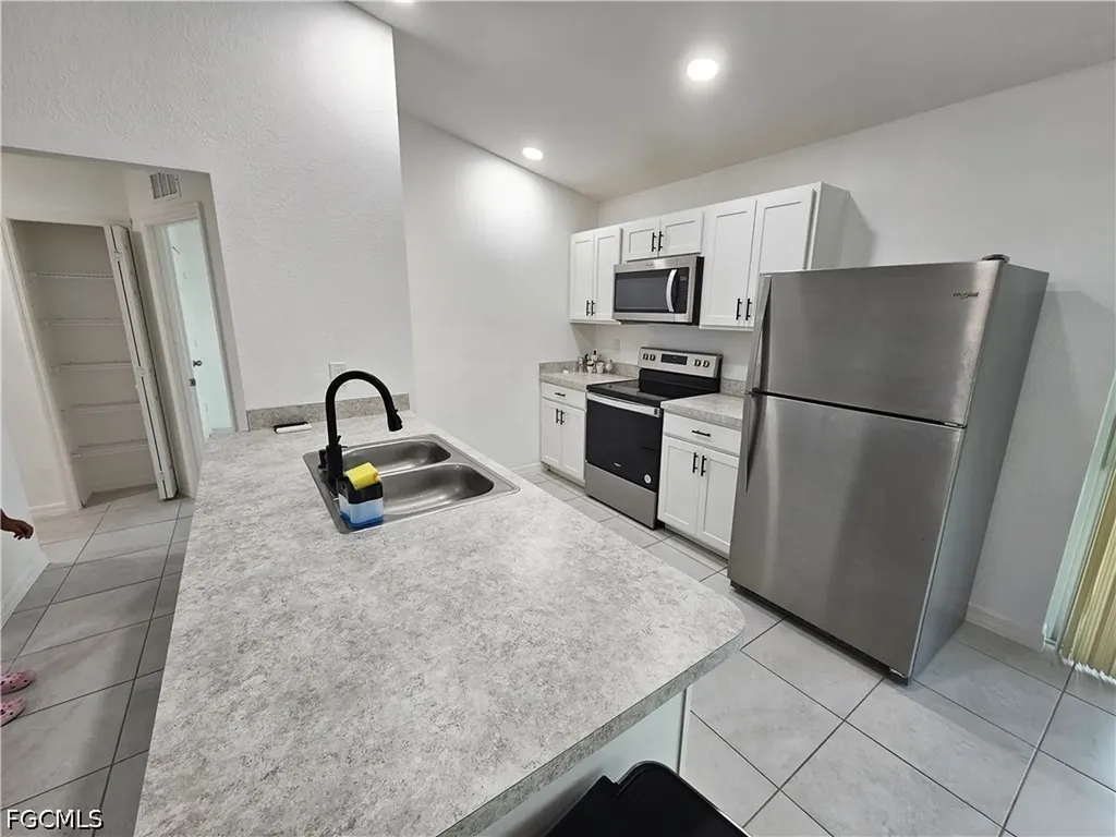 2523 NE 6th Place Cape Coral FL 33909