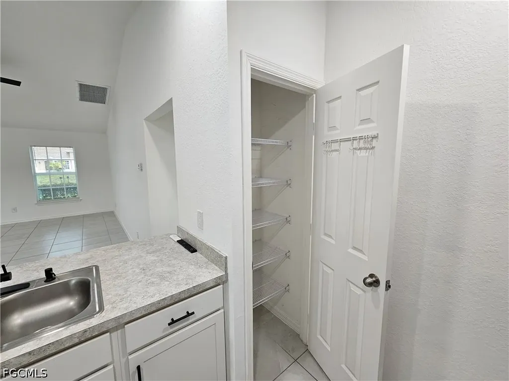 2523 NE 6th Place Cape Coral FL 33909