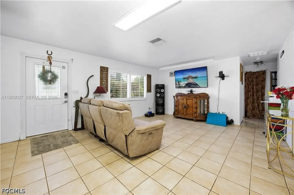 1526 NE 4th Terrace Cape Coral FL 33909