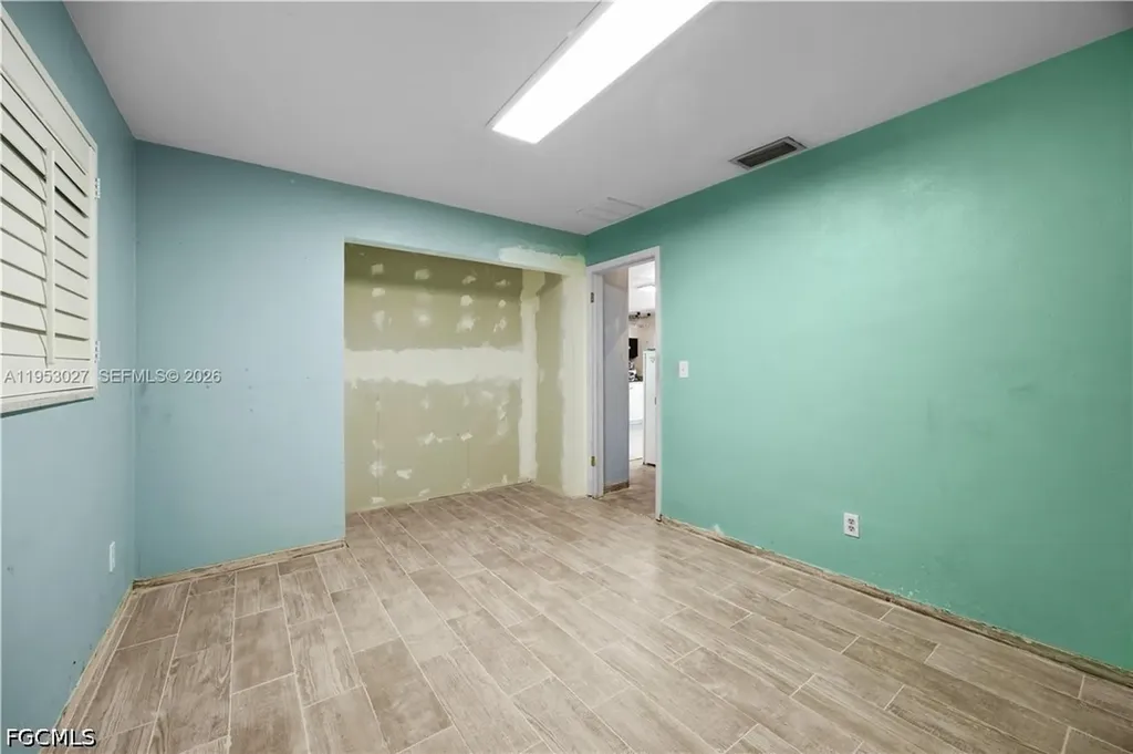 1526 NE 4th Terrace Cape Coral FL 33909