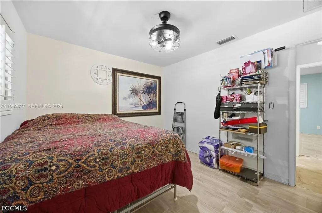 1526 NE 4th Terrace Cape Coral FL 33909
