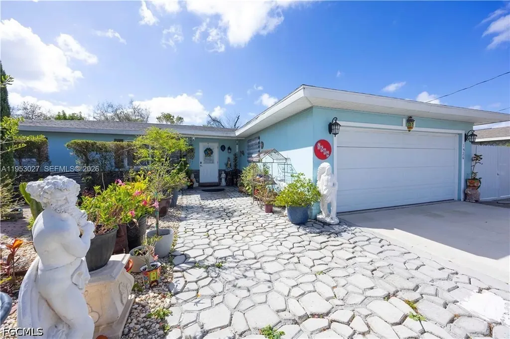 1526 NE 4th Terrace Cape Coral FL 33909