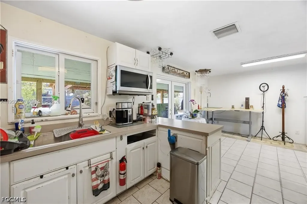 1526 NE 4th Terrace Cape Coral FL 33909