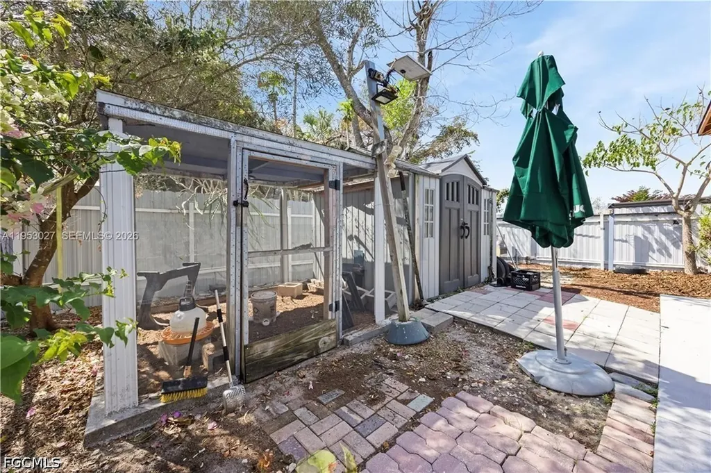 1526 NE 4th Terrace Cape Coral FL 33909