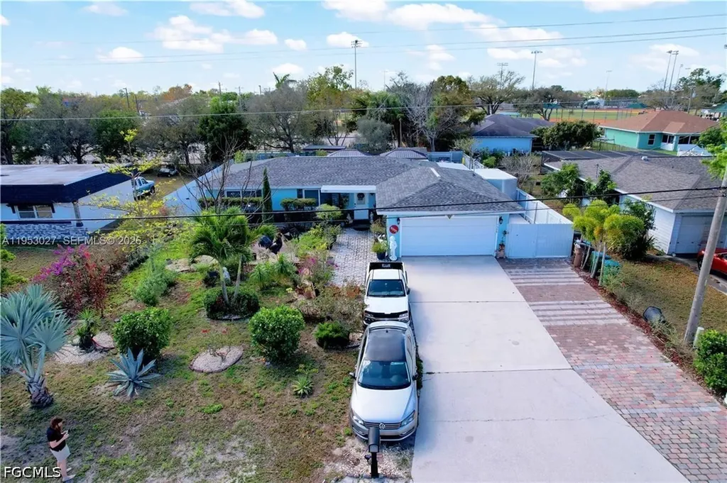1526 NE 4th Terrace Cape Coral FL 33909