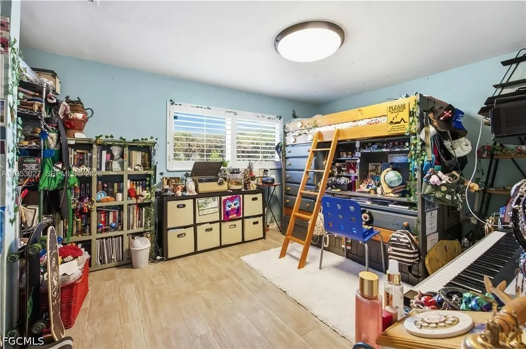 1526 NE 4th Terrace Cape Coral FL 33909
