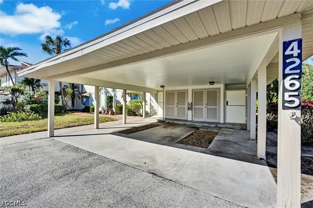 4265 Island Circle Fort Myers FL 33919