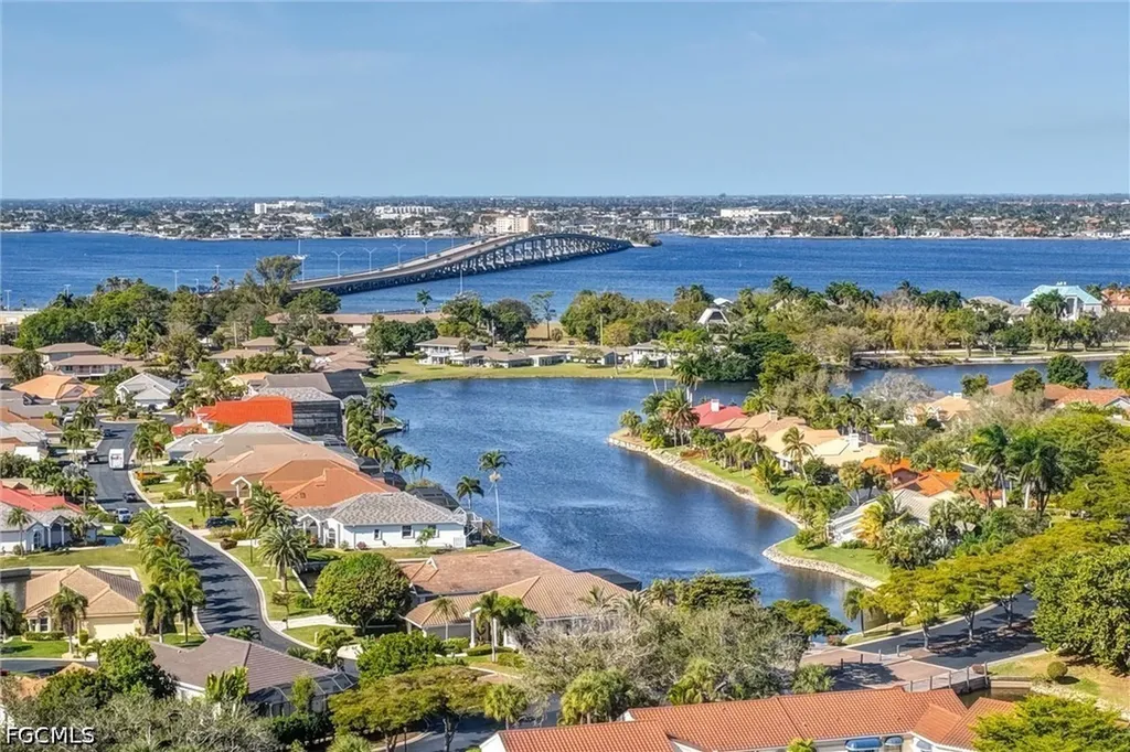4265 Island Circle Fort Myers FL 33919